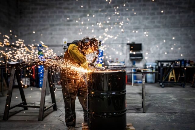 Créations en métal à l'atelier